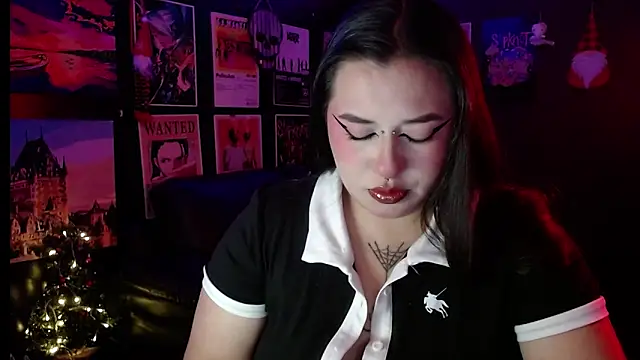 Snapshot of Ravendark_ chatting on December 17, 8:15 pm Ravendark online show from December 17, 8:15 pm