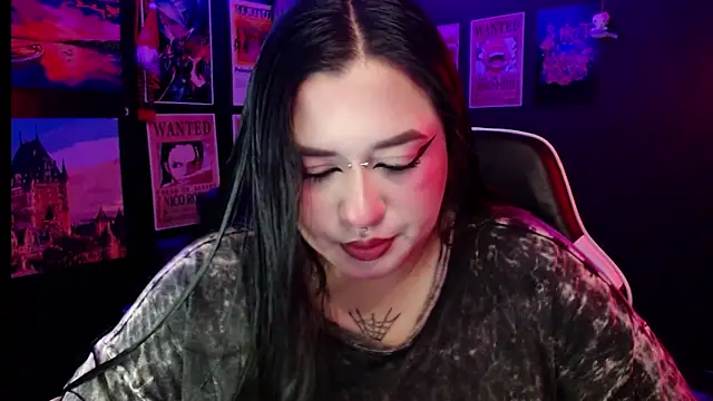 Snapshot of Ravendark_ chatting on January 6, 10:01 pm Ravendark online show from January 6, 10:01 pm