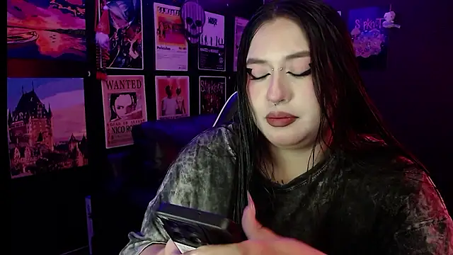 Snapshot of Ravendark_ chatting on January 13, 6:35 pm Ravendark online show from January 13, 6:35 pm