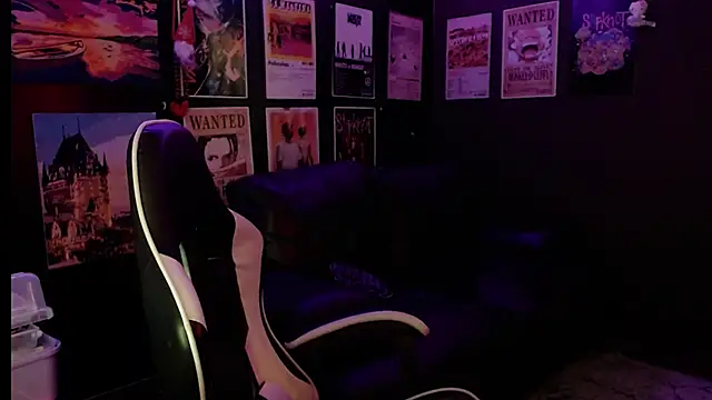 Snapshot of Ravendark_ chatting on February 3, 9:53 pm Ravendark online show from February 3, 9:53 pm