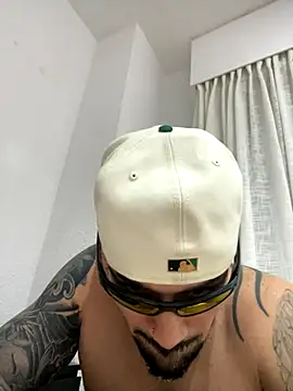 Snapshot of penebunny chatting on December 15, 4:39 am penebunny online show from December 15, 4:39 am