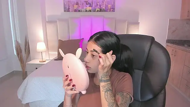 Snapshot of miranda_crawfor chatting on December 2, 11:48 am miranda crawfor online show from December 2, 11:48 am