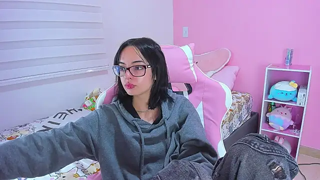 Snapshot of alexaa_fox chatting on November 12, 5:41 am alexaa fox online show from November 12, 5:41 am