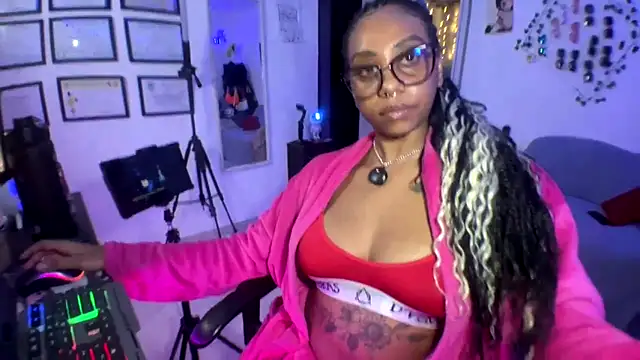 Snapshot of anasasuga chatting on September 19, 12:12 am anasasuga online show from September 19, 12:12 am