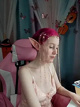 Snapshot of Fuzzy_Unicorn chatting on October 27, 7:18 pm Fuzzy Unicorn online show from October 27, 7:18 pm