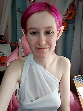 Snapshot of Fuzzy_Unicorn chatting on October 31, 7:04 pm Fuzzy Unicorn online show from October 31, 7:04 pm