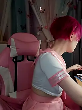 Snapshot of Fuzzy_Unicorn chatting on November 13, 7:35 pm Fuzzy Unicorn online show from November 13, 7:35 pm