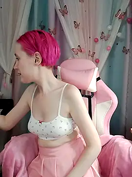 Snapshot of Fuzzy_Unicorn chatting on December 5, 7:43 pm Fuzzy Unicorn online show from December 5, 7:43 pm