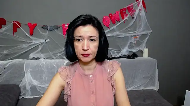 Snapshot of CameronEnns chatting on October 23, 6:23 am CameronEnns online show from October 23, 6:23 am