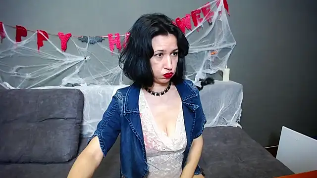 Snapshot of CameronEnns chatting on October 25, 6:21 am CameronEnns online show from October 25, 6:21 am