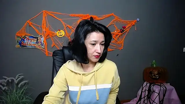 Snapshot of CameronEnns chatting on November 1, 7:21 am CameronEnns online show from November 1, 7:21 am