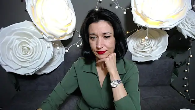 Snapshot of CameronEnns chatting on November 4, 1:21 pm CameronEnns online show from November 4, 1:21 pm