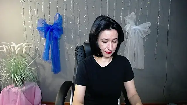 Snapshot of CameronEnns chatting on December 2, 7:31 pm CameronEnns online show from December 2, 7:31 pm