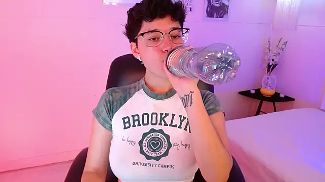 Snapshot of jeroharper chatting on October 23, 3:11 pm jeroharper online show from October 23, 3:11 pm