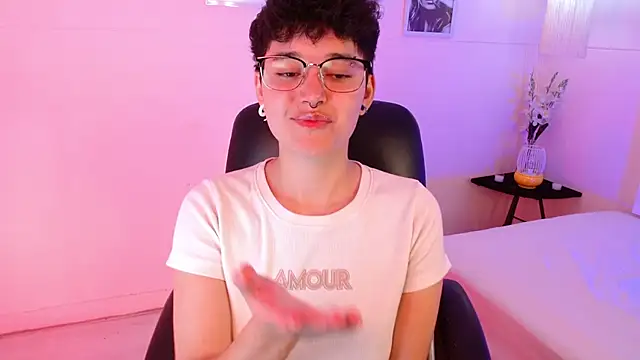 Snapshot of jeroharper chatting on October 25, 2:13 pm jeroharper online show from October 25, 2:13 pm