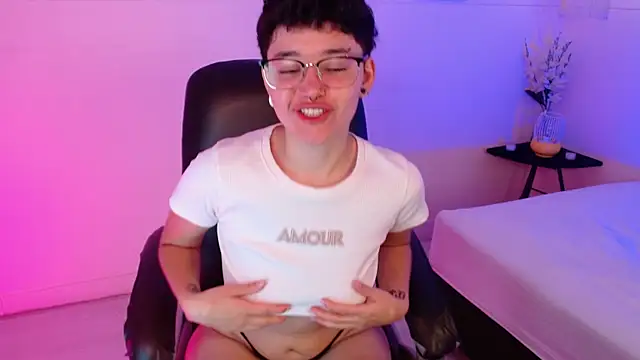 Snapshot of jeroharper chatting on November 23, 3:12 pm jeroharper online show from November 23, 3:12 pm