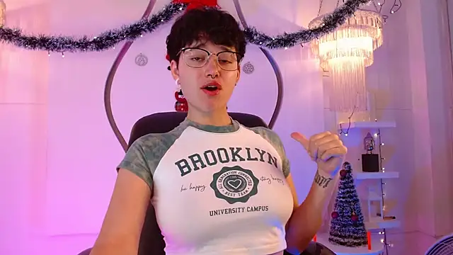 Snapshot of jeroharper chatting on December 17, 4:57 pm jeroharper online show from December 17, 4:57 pm