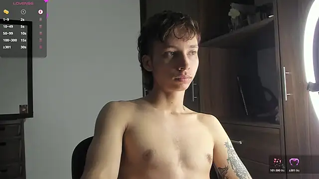 Snapshot of spacehumanz chatting on November 17, 11:21 pm spacehumanz online show from November 17, 11:21 pm