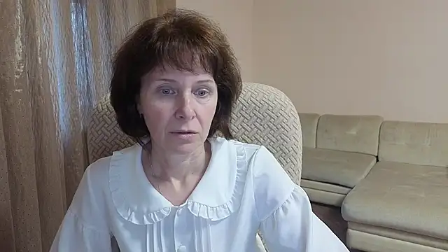 Lia Tito online show from October 6, 2:14 pm