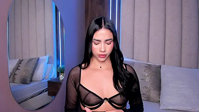 Snapshot of LucySalvatore_ chatting on November 27, 6:10 pm LucySalvatore online show from November 27, 6:10 pm