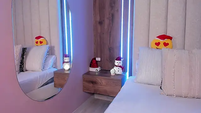 LucySalvatore  online show from December 19, 5:09 pm