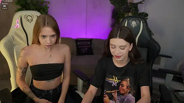 Snapshot of Regina_Sweet054 chatting on October 31, 3:13 pm Regina Sweet054 online show from October 31, 3:13 pm