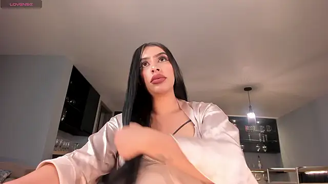 LeahLombardi  online show from March 19, 3:32 am