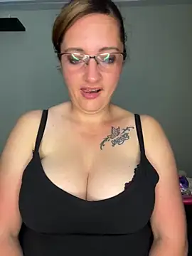 Snapshot of XADICTIVEX chatting on October 5, 8:18 pm XADICTIVEX online show from October 5, 8:18 pm