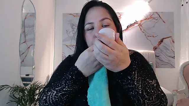 Snapshot of Ashley_Grahaam chatting on November 16, 11:32 pm Ashley Grahaam online show from November 16, 11:32 pm