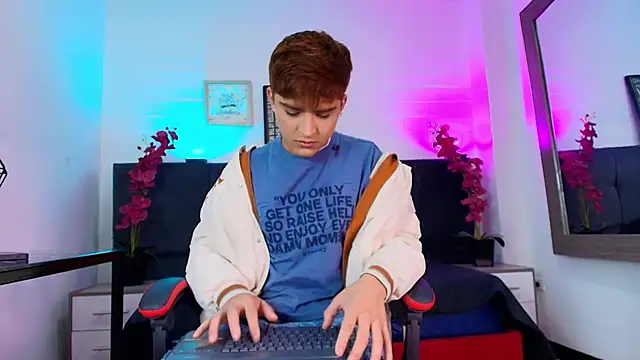 Lucass love online show from March 8, 1:37 pm