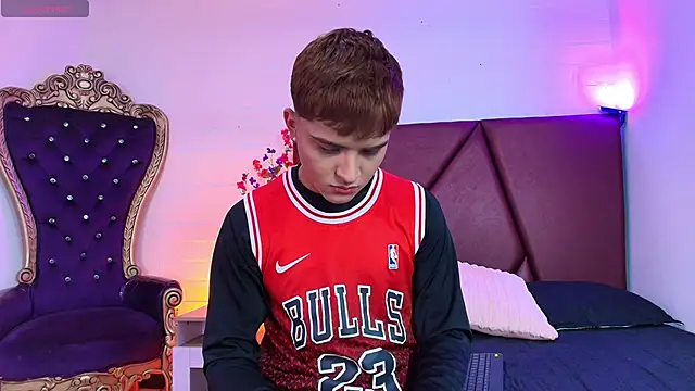 Lucass love online show from April 8, 1:33 pm