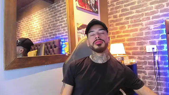 Snapshot of VinzenzRizzo chatting on September 10, 4:34 am VinzenzRizzo online show from September 10, 4:34 am