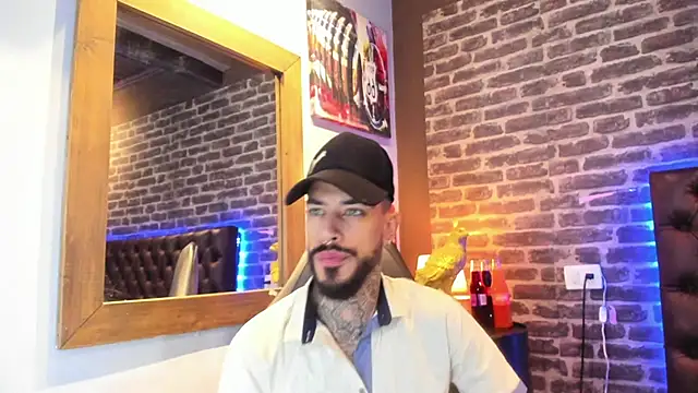 Snapshot of VinzenzRizzo chatting on September 24, 4:16 am VinzenzRizzo online show from September 24, 4:16 am