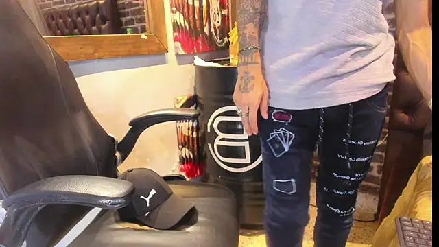 Snapshot of VinzenzRizzo chatting on September 26, 4:27 am VinzenzRizzo online show from September 26, 4:27 am