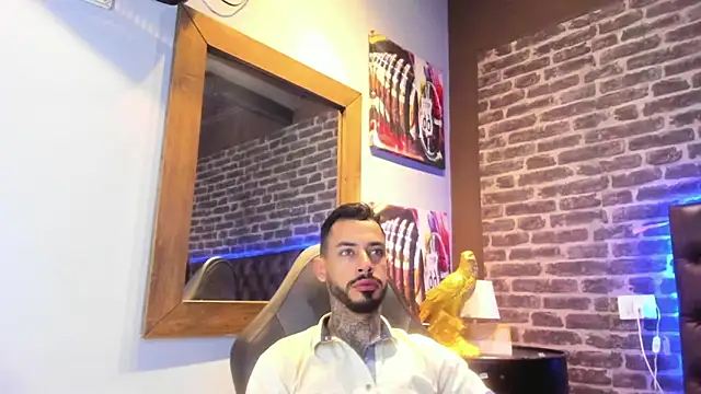 Snapshot of VinzenzRizzo chatting on October 14, 4:24 am VinzenzRizzo online show from October 14, 4:24 am