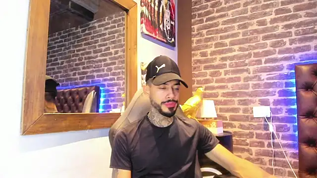 Snapshot of VinzenzRizzo chatting on October 16, 4:13 am VinzenzRizzo online show from October 16, 4:13 am