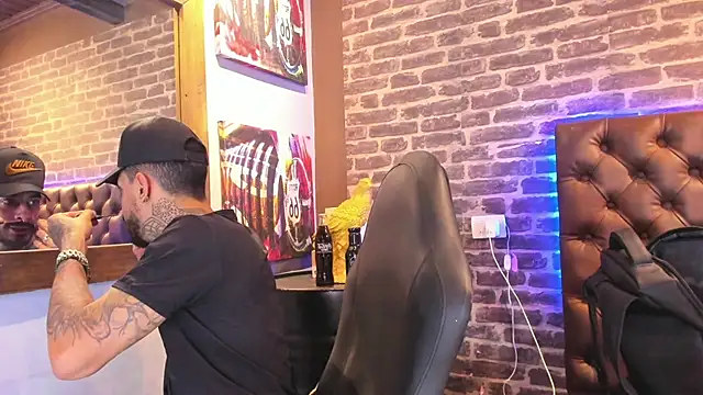 Snapshot of VinzenzRizzo chatting on October 20, 5:41 am VinzenzRizzo online show from October 20, 5:41 am