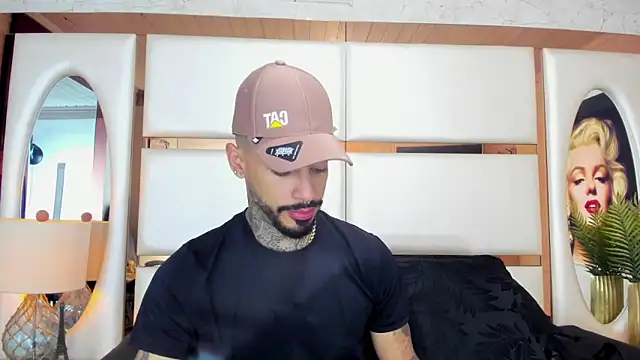 Snapshot of VinzenzRizzo chatting on October 22, 4:18 pm VinzenzRizzo online show from October 22, 4:18 pm