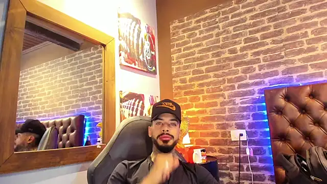 Snapshot of VinzenzRizzo chatting on October 29, 4:15 am VinzenzRizzo online show from October 29, 4:15 am