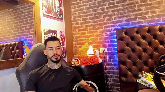 Snapshot of VinzenzRizzo chatting on October 31, 4:24 am VinzenzRizzo online show from October 31, 4:24 am