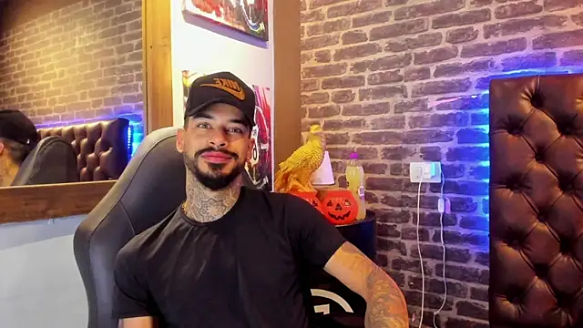 Snapshot of VinzenzRizzo chatting on October 31, 4:30 pm VinzenzRizzo online show from October 31, 4:30 pm