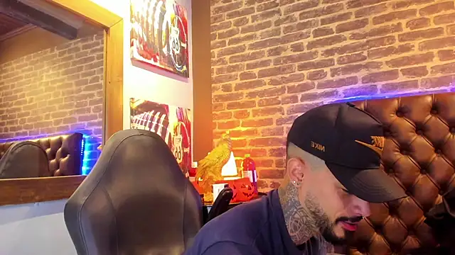 Snapshot of VinzenzRizzo chatting on November 4, 4:00 am VinzenzRizzo online show from November 4, 4:00 am