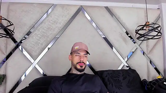 Snapshot of VinzenzRizzo chatting on November 9, 5:06 am VinzenzRizzo online show from November 9, 5:06 am