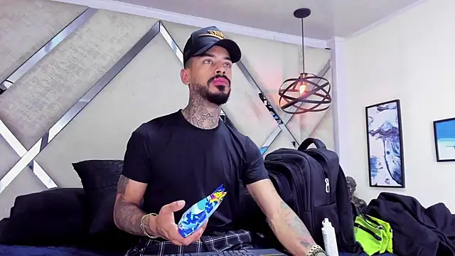 Snapshot of VinzenzRizzo chatting on November 10, 5:39 am VinzenzRizzo online show from November 10, 5:39 am