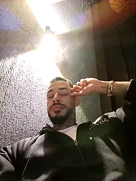 Snapshot of VinzenzRizzo chatting on November 17, 2:50 am VinzenzRizzo online show from November 17, 2:50 am