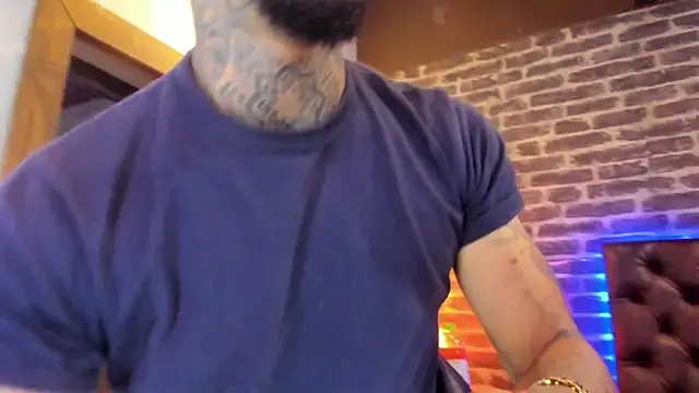 Snapshot of VinzenzRizzo chatting on November 20, 4:45 am VinzenzRizzo online show from November 20, 4:45 am