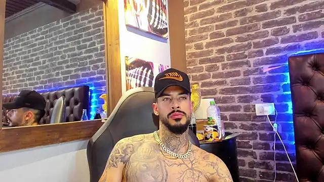 Snapshot of VinzenzRizzo chatting on November 23, 6:02 am VinzenzRizzo online show from November 23, 6:02 am