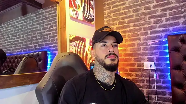 Snapshot of VinzenzRizzo chatting on December 3, 4:20 am VinzenzRizzo online show from December 3, 4:20 am