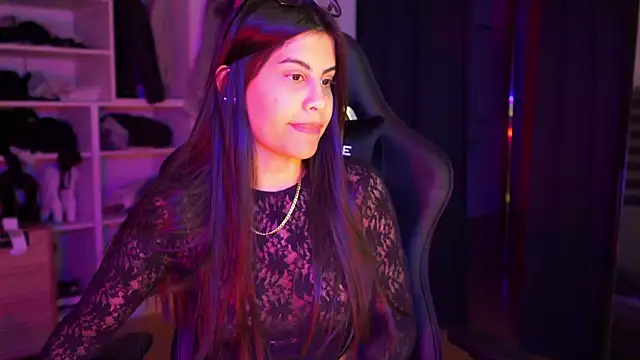 Snapshot of capriciousqueen chatting on October 9, 4:43 am capriciousqueen online show from October 9, 4:43 am