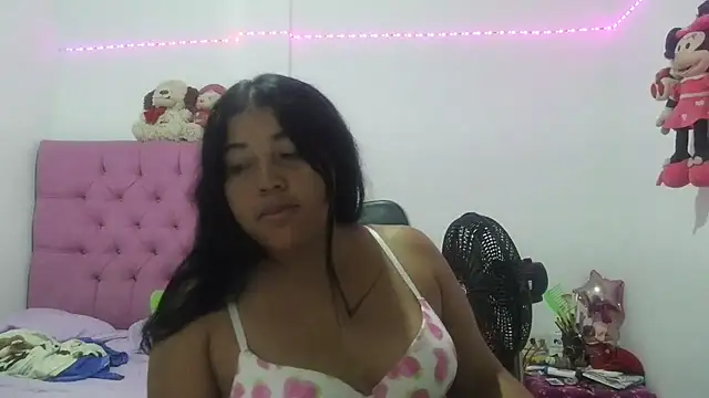 Snapshot of angelHeath13 chatting on June 5, 2:40 am angelHeath13 online show from June 5, 2:40 am